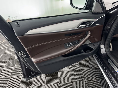 BMW 5 Serie 520i High Executive Edition M-Sportpack Aut. *PANO | LUXURY-LEATHER | FULL-LED | HARMAN/KARDON | MEMORY-PACK | DIGI-COCKPIT | NAVI-FULLMAP | HEATED-SPORTSEATS | DAB+ | AMBIENT-LIGHT | ECC | PDC | CRUISE | 19''ALU*