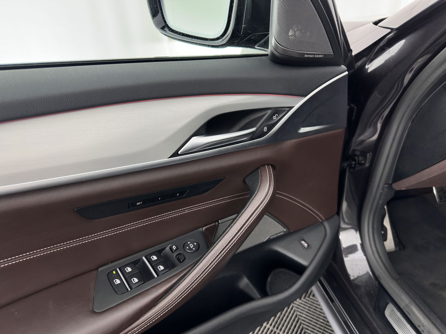 BMW 5 Serie 520i High Executive Edition M-Sportpack Aut. *PANO | LUXURY-LEATHER | FULL-LED | HARMAN/KARDON | MEMORY-PACK | DIGI-COCKPIT | NAVI-FULLMAP | HEATED-SPORTSEATS | DAB+ | AMBIENT-LIGHT | ECC | PDC | CRUISE | 19''ALU*