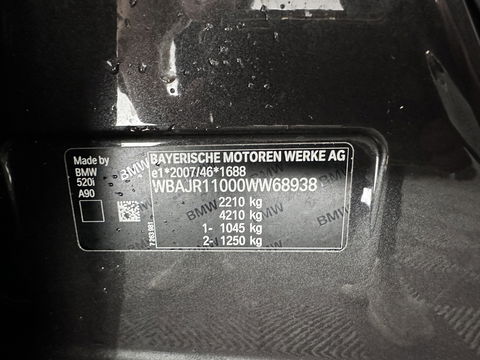 BMW 5 Serie 520i High Executive Edition M-Sportpack Aut. *PANO | LUXURY-LEATHER | FULL-LED | HARMAN/KARDON | MEMORY-PACK | DIGI-COCKPIT | NAVI-FULLMAP | HEATED-SPORTSEATS | DAB+ | AMBIENT-LIGHT | ECC | PDC | CRUISE | 19''ALU*