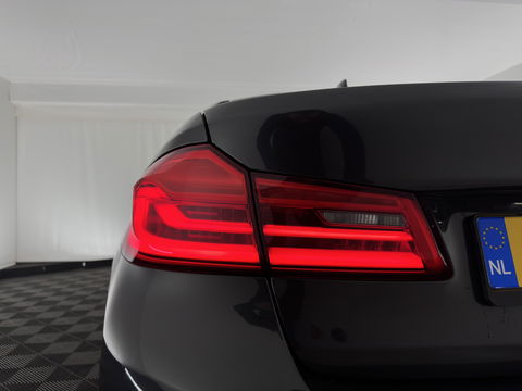 BMW 5 Serie 520i High Executive Edition M-Sportpack Aut. *PANO | LUXURY-LEATHER | FULL-LED | HARMAN/KARDON | MEMORY-PACK | DIGI-COCKPIT | NAVI-FULLMAP | HEATED-SPORTSEATS | DAB+ | AMBIENT-LIGHT | ECC | PDC | CRUISE | 19''ALU*