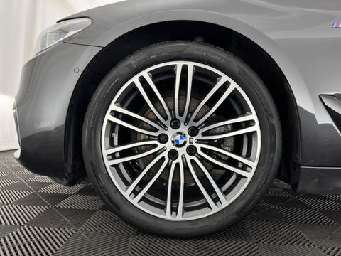 BMW 5 Serie 520i High Executive Edition M-Sportpack Aut. *PANO | LUXURY-LEATHER | FULL-LED | HARMAN/KARDON | MEMORY-PACK | DIGI-COCKPIT | NAVI-FULLMAP | HEATED-SPORTSEATS | DAB+ | AMBIENT-LIGHT | ECC | PDC | CRUISE | 19''ALU*