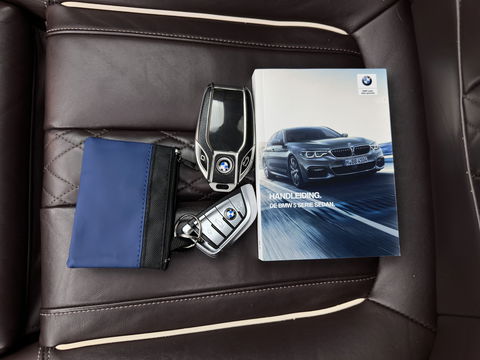 BMW 5 Serie 520i High Executive Edition M-Sportpack Aut. *PANO | LUXURY-LEATHER | FULL-LED | HARMAN/KARDON | MEMORY-PACK | DIGI-COCKPIT | NAVI-FULLMAP | HEATED-SPORTSEATS | DAB+ | AMBIENT-LIGHT | ECC | PDC | CRUISE | 19''ALU*