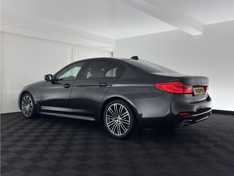 BMW 5 Serie 520i High Executive Edition M-Sportpack Aut. *PANO | LUXURY-LEATHER | FULL-LED | HARMAN/KARDON | MEMORY-PACK | DIGI-COCKPIT | NAVI-FULLMAP | HEATED-SPORTSEATS | DAB+ | AMBIENT-LIGHT | ECC | PDC | CRUISE | 19''ALU*