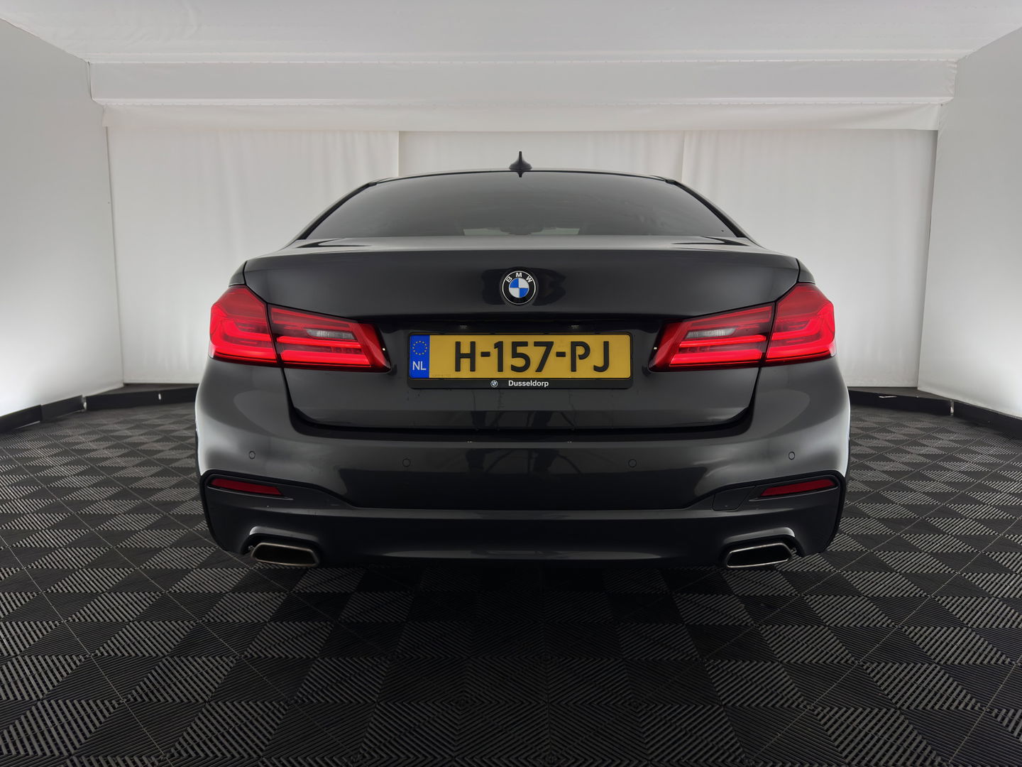 BMW 5 Serie 520i High Executive Edition M-Sportpack Aut. *PANO | LUXURY-LEATHER | FULL-LED | HARMAN/KARDON | MEMORY-PACK | DIGI-COCKPIT | NAVI-FULLMAP | HEATED-SPORTSEATS | DAB+ | AMBIENT-LIGHT | ECC | PDC | CRUISE | 19''ALU*