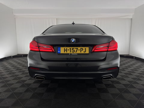 BMW 5 Serie 520i High Executive Edition M-Sportpack Aut. *PANO | LUXURY-LEATHER | FULL-LED | HARMAN/KARDON | MEMORY-PACK | DIGI-COCKPIT | NAVI-FULLMAP | HEATED-SPORTSEATS | DAB+ | AMBIENT-LIGHT | ECC | PDC | CRUISE | 19''ALU*