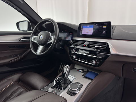 BMW 5 Serie 520i High Executive Edition M-Sportpack Aut. *PANO | LUXURY-LEATHER | FULL-LED | HARMAN/KARDON | MEMORY-PACK | DIGI-COCKPIT | NAVI-FULLMAP | HEATED-SPORTSEATS | DAB+ | AMBIENT-LIGHT | ECC | PDC | CRUISE | 19''ALU*