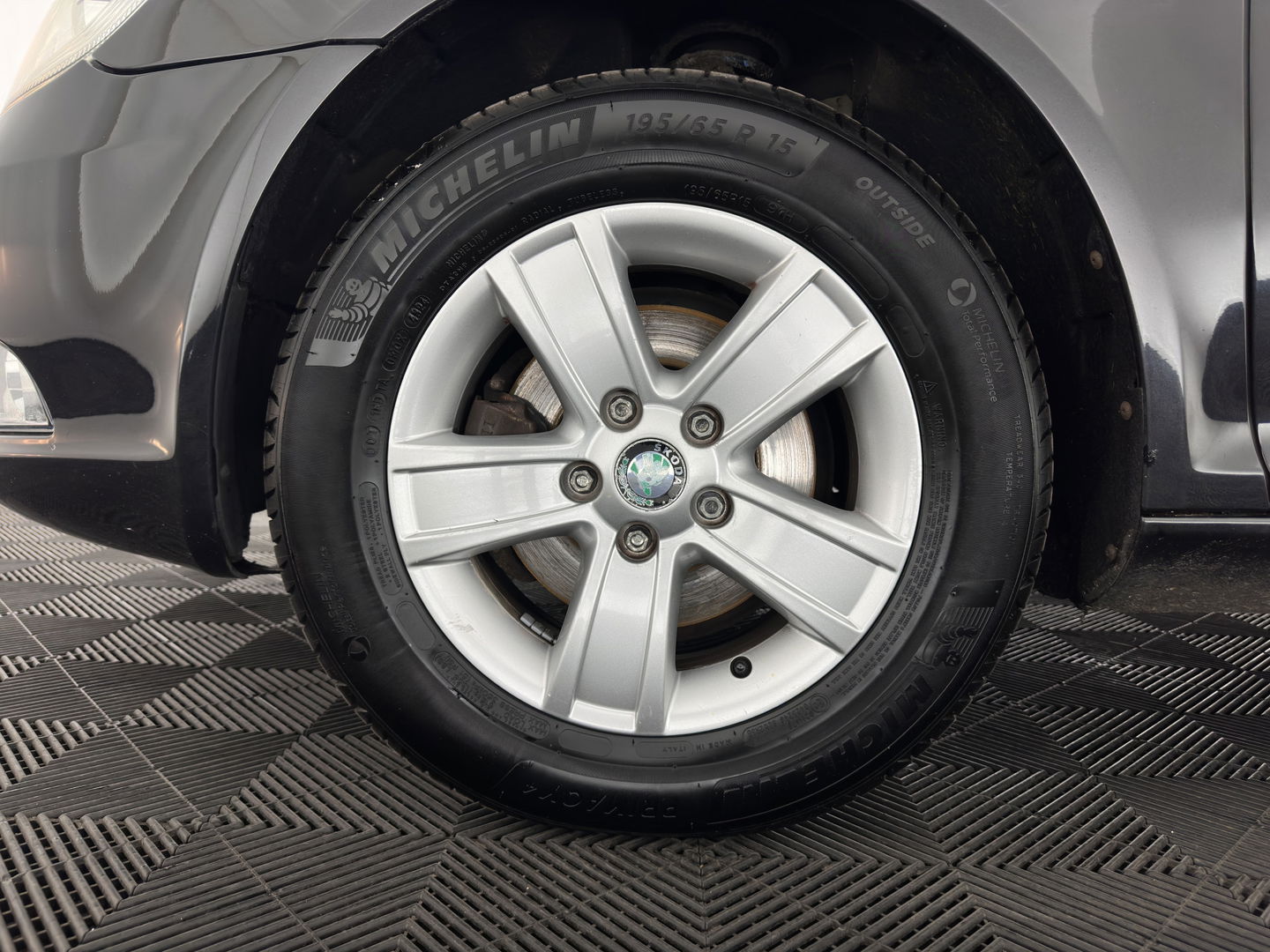 Škoda Octavia Combi 1.6 TDI Ambition Business Line Aut. *NAVI-FULLMAP | AIRCO | CRUISE | AMUNDSEN-AUDIO | PDC | COMFORT-SEATS | TOWBAR | 15''ALU*