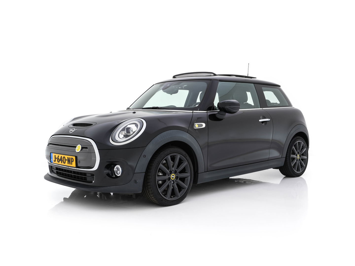 MINI Mini Electric Yours 33 kWh [ 3-Fase ] {SOH-100%} (INCL-BTW) Aut. *PANO | LUXURY-LEATHER | HARMAN/KARDON-AUDIO | MATRIX-LED | KEYLESS | CAMERA | NAVI-FULLMAP | DIGI-COCKPIT | DAB | HEAD-UP | HEATED-SPORTSEATS | AMBIENT-LIGHT | CCS-FASTLOADER