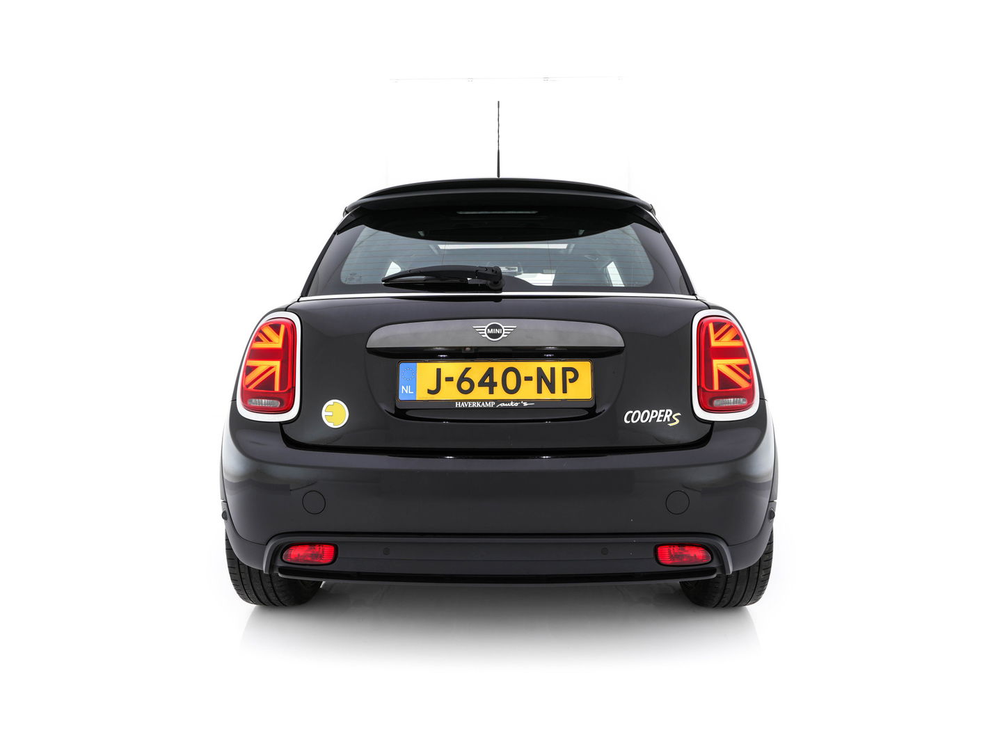 MINI Mini Electric Yours 33 kWh [ 3-Fase ] {SOH-100%} (INCL-BTW) Aut. *PANO | LUXURY-LEATHER | HARMAN/KARDON-AUDIO | MATRIX-LED | KEYLESS | CAMERA | NAVI-FULLMAP | DIGI-COCKPIT | DAB | HEAD-UP | HEATED-SPORTSEATS | AMBIENT-LIGHT | CCS-FASTLOADER
