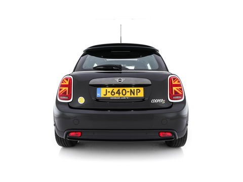 MINI Mini Electric Yours 33 kWh [ 3-Fase ] {SOH-100%} (INCL-BTW) Aut. *PANO | LUXURY-LEATHER | HARMAN/KARDON-AUDIO | MATRIX-LED | KEYLESS | CAMERA | NAVI-FULLMAP | DIGI-COCKPIT | DAB | HEAD-UP | HEATED-SPORTSEATS | AMBIENT-LIGHT | CCS-FASTLOADER