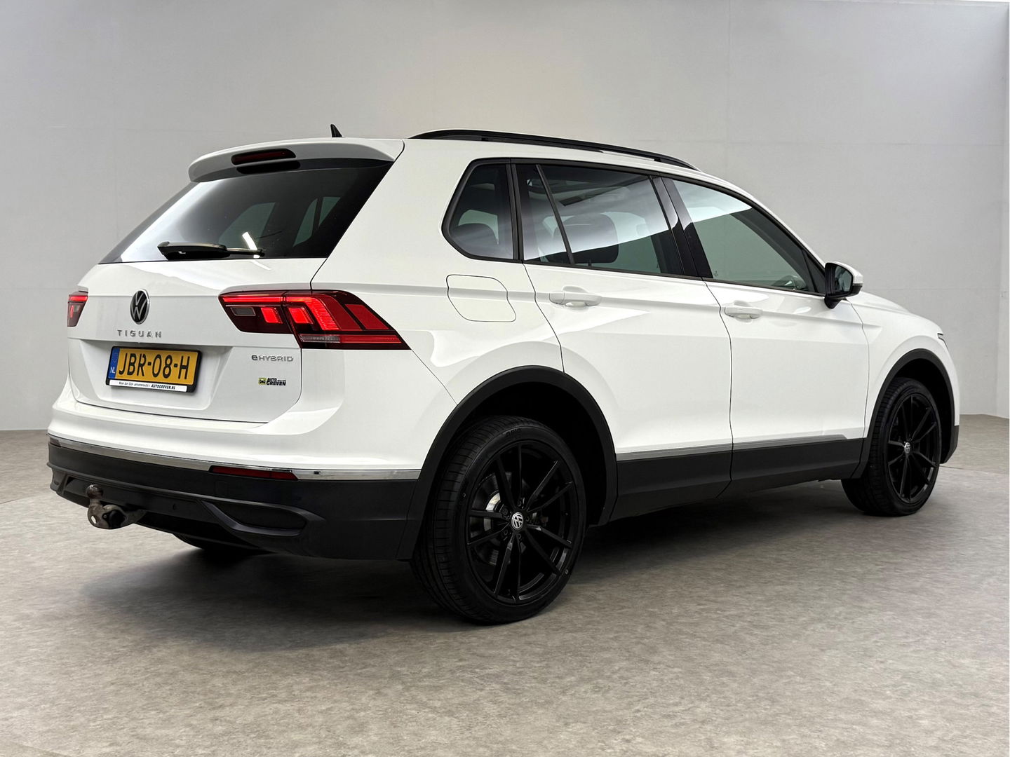Volkswagen Tiguan 1.4 TSI eHybrid 225PK R-Line | Pano | IQ Light | Virtual | Stuur/Stoelverw. | Adaptive Cruise | Carplay | Trekh.