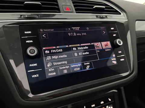 Volkswagen Tiguan 1.4 TSI eHybrid 225PK R-Line | Pano | IQ Light | Virtual | Stuur/Stoelverw. | Adaptive Cruise | Carplay | Trekh.