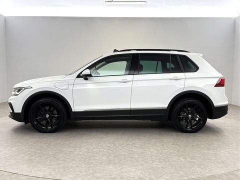 Volkswagen Tiguan 1.4 TSI eHybrid 225PK R-Line | Pano | IQ Light | Virtual | Stuur/Stoelverw. | Adaptive Cruise | Carplay | Trekh.