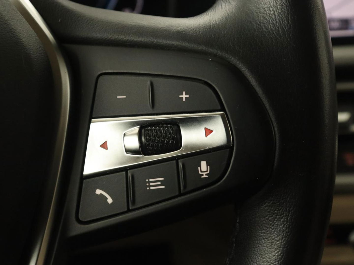 BMW 3-serie 330e Advantage | Leder | Harman/Kardon | Carplay | Live Cockpit | DAB | Camera | Park Assist | Navigatie | Full LED | PHEV | Plug In