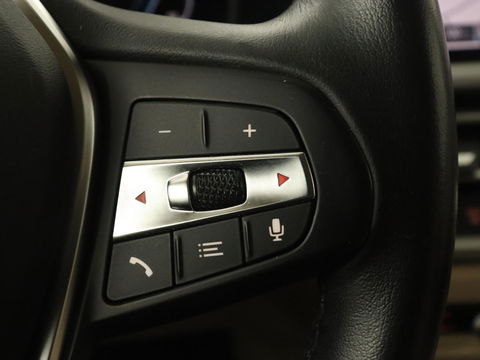 BMW 3-serie 330e Advantage | Leder | Harman/Kardon | Carplay | Live Cockpit | DAB | Camera | Park Assist | Navigatie | Full LED | PHEV | Plug In