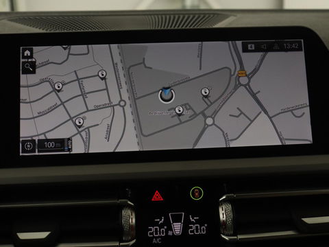 BMW 3-serie 330e Advantage | Leder | Harman/Kardon | Carplay | Live Cockpit | DAB | Camera | Park Assist | Navigatie | Full LED | PHEV | Plug In