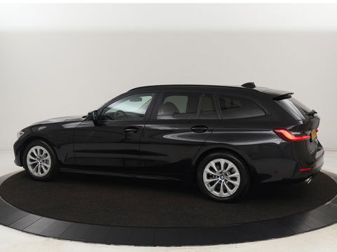 BMW 3-serie 330e Advantage | Leder | Harman/Kardon | Carplay | Live Cockpit | DAB | Camera | Park Assist | Navigatie | Full LED | PHEV | Plug In