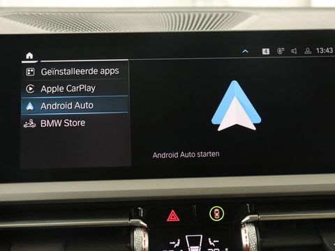 BMW 3-serie 330e Advantage | Leder | Harman/Kardon | Carplay | Live Cockpit | DAB | Camera | Park Assist | Navigatie | Full LED | PHEV | Plug In