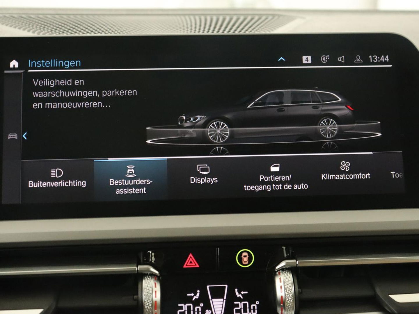 BMW 3-serie 330e Advantage | Leder | Harman/Kardon | Carplay | Live Cockpit | DAB | Camera | Park Assist | Navigatie | Full LED | PHEV | Plug In