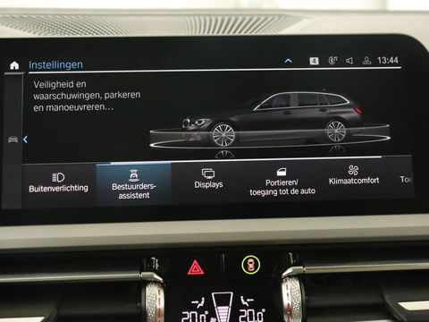 BMW 3-serie 330e Advantage | Leder | Harman/Kardon | Carplay | Live Cockpit | DAB | Camera | Park Assist | Navigatie | Full LED | PHEV | Plug In