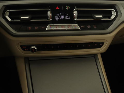 BMW 3-serie 330e Advantage | Leder | Harman/Kardon | Carplay | Live Cockpit | DAB | Camera | Park Assist | Navigatie | Full LED | PHEV | Plug In