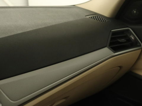 BMW 3-serie 330e Advantage | Leder | Harman/Kardon | Carplay | Live Cockpit | DAB | Camera | Park Assist | Navigatie | Full LED | PHEV | Plug In
