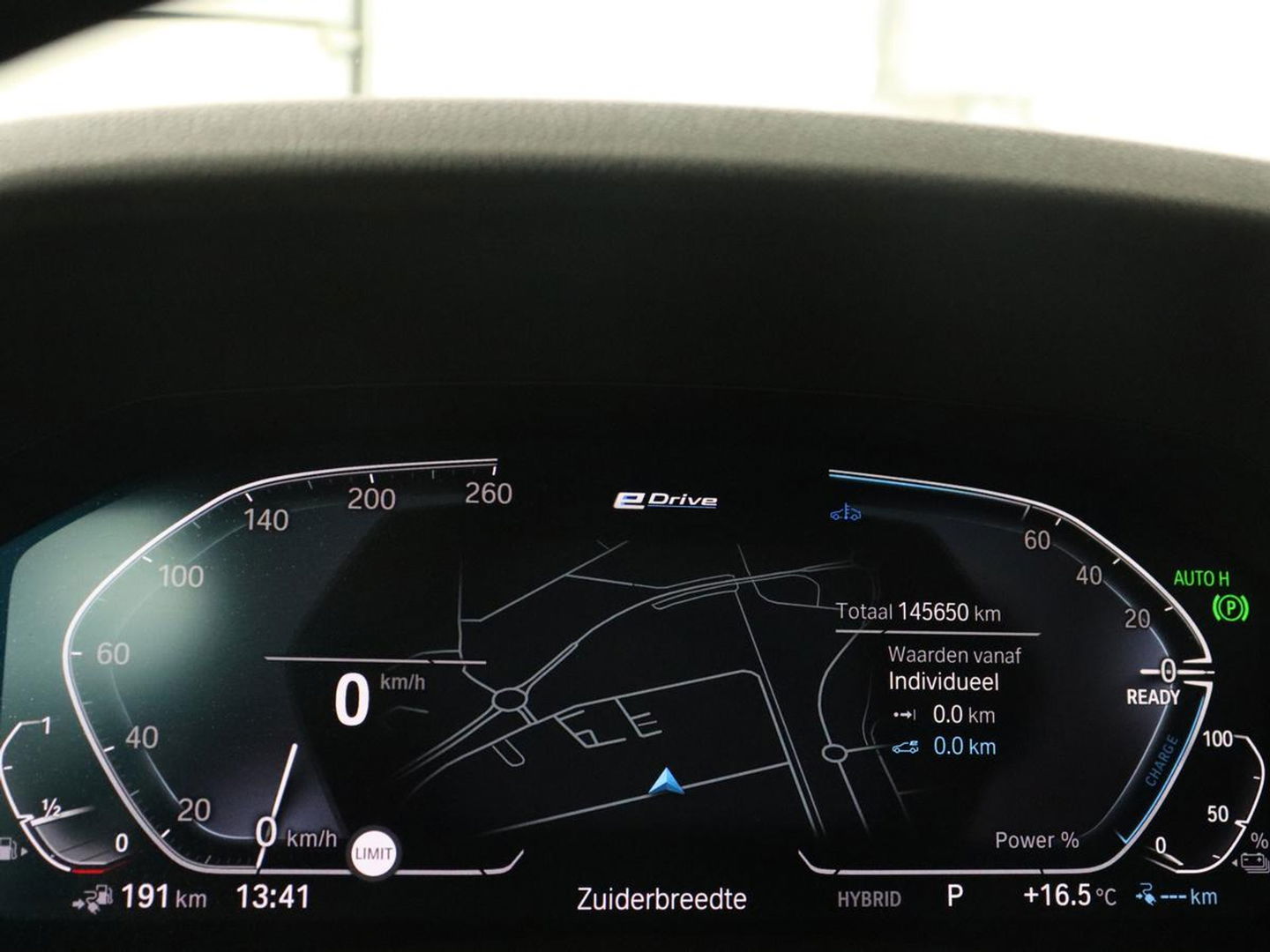 BMW 3-serie 330e Advantage | Leder | Harman/Kardon | Carplay | Live Cockpit | DAB | Camera | Park Assist | Navigatie | Full LED | PHEV | Plug In