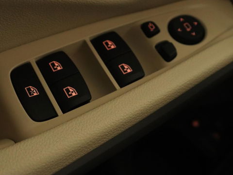 BMW 3-serie 330e Advantage | Leder | Harman/Kardon | Carplay | Live Cockpit | DAB | Camera | Park Assist | Navigatie | Full LED | PHEV | Plug In