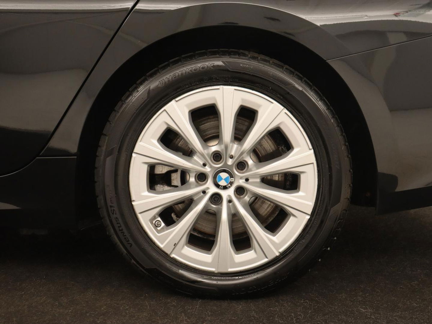 BMW 3-serie 330e Advantage | Leder | Harman/Kardon | Carplay | Live Cockpit | DAB | Camera | Park Assist | Navigatie | Full LED | PHEV | Plug In
