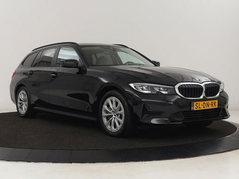 BMW 3-serie 330e Advantage | Leder | Harman/Kardon | Carplay | Live Cockpit | DAB | Camera | Park Assist | Navigatie | Full LED | PHEV | Plug In
