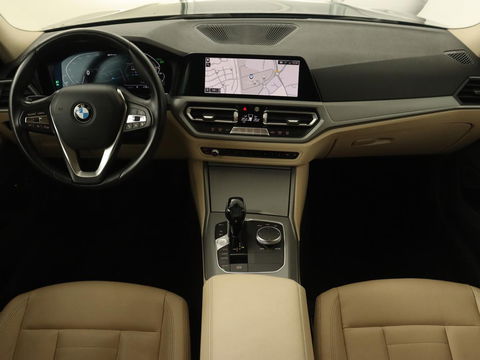 BMW 3-serie 330e Advantage | Leder | Harman/Kardon | Carplay | Live Cockpit | DAB | Camera | Park Assist | Navigatie | Full LED | PHEV | Plug In
