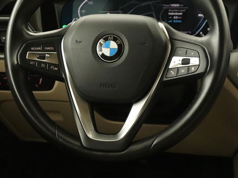 BMW 3-serie 330e Advantage | Leder | Harman/Kardon | Carplay | Live Cockpit | DAB | Camera | Park Assist | Navigatie | Full LED | PHEV | Plug In
