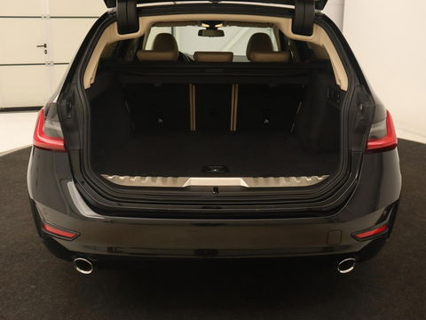 BMW 3-serie 330e Advantage | Leder | Harman/Kardon | Carplay | Live Cockpit | DAB | Camera | Park Assist | Navigatie | Full LED | PHEV | Plug In