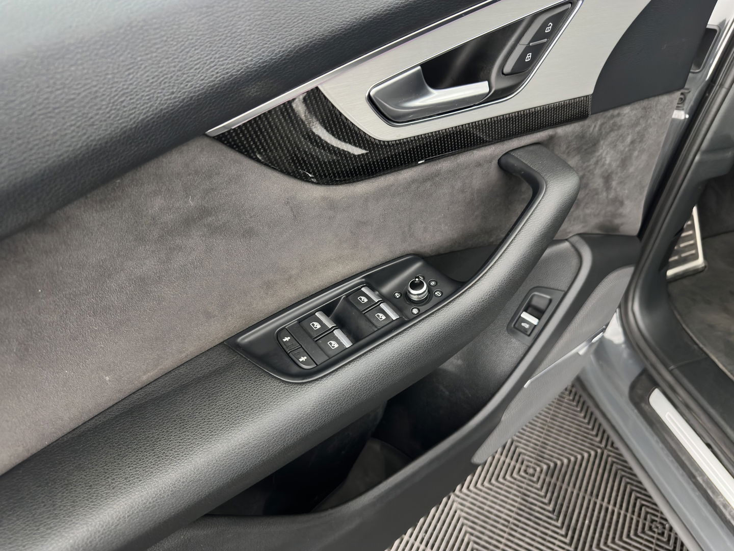 Audi SQ7 4.0 TDI quattro Pro Line + Aut. *PANO | ADAPTIVE-CRUISE | LUXURY-LEATHER | FULL-LED | DIGI-COCKPIT | BOSE-SOUND | KEYLESS | CAMERA | NAVI-FULLMAP | COMFORT-SEATS | ECC | PDC | 22''ALU*
