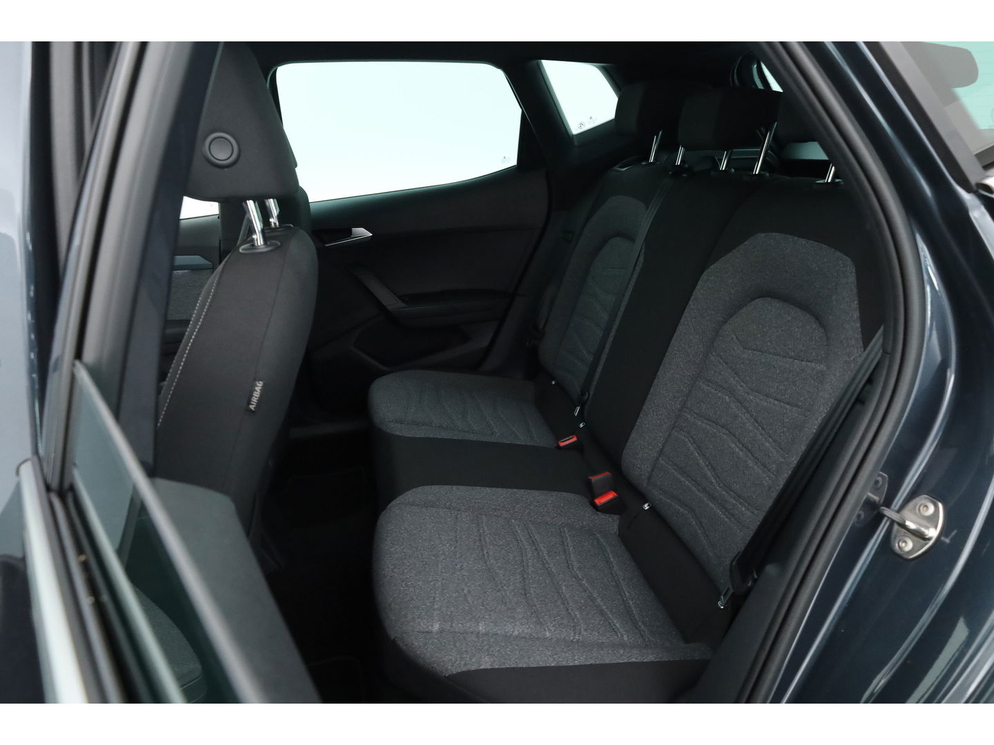 SEAT Arona 1.0 TSI Xperience | Navi by App | Stoelverw. | Keyless | 17'' | PDC A | Clima