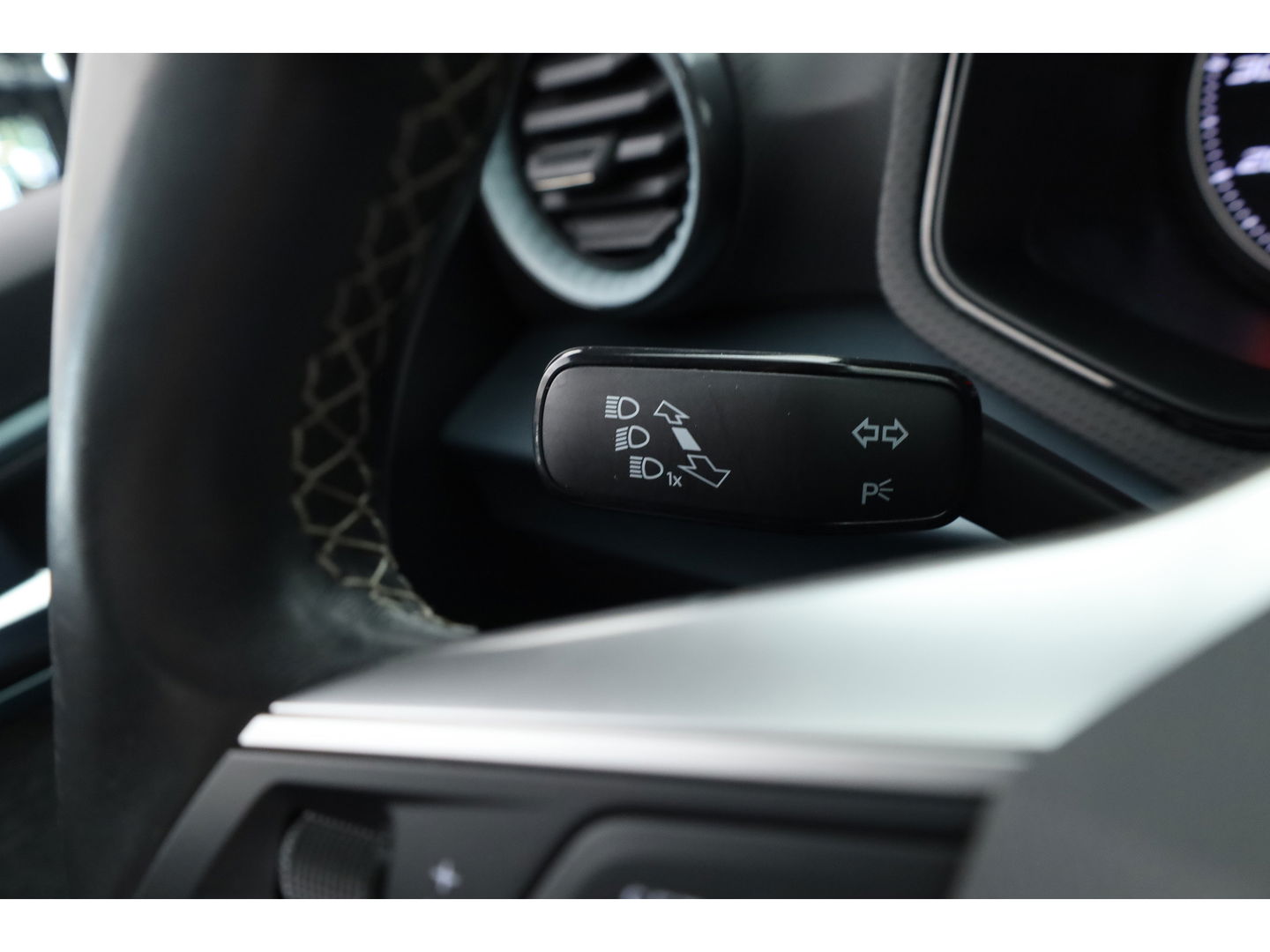 SEAT Arona 1.0 TSI Xperience | Navi by App | Stoelverw. | Keyless | 17'' | PDC A | Clima