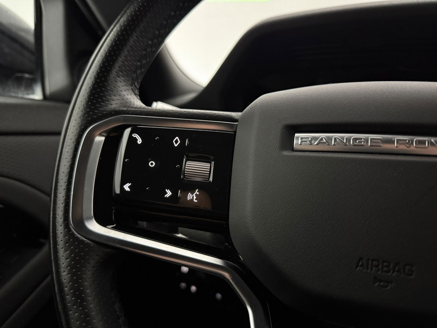 Land Rover Range Rover Evoque 1.5 p300e AWD 309PK R-Dynamic S | 360° | Virtual | Carplay | Adaptive Cruise | Trekh. | Leder | Dodehoek