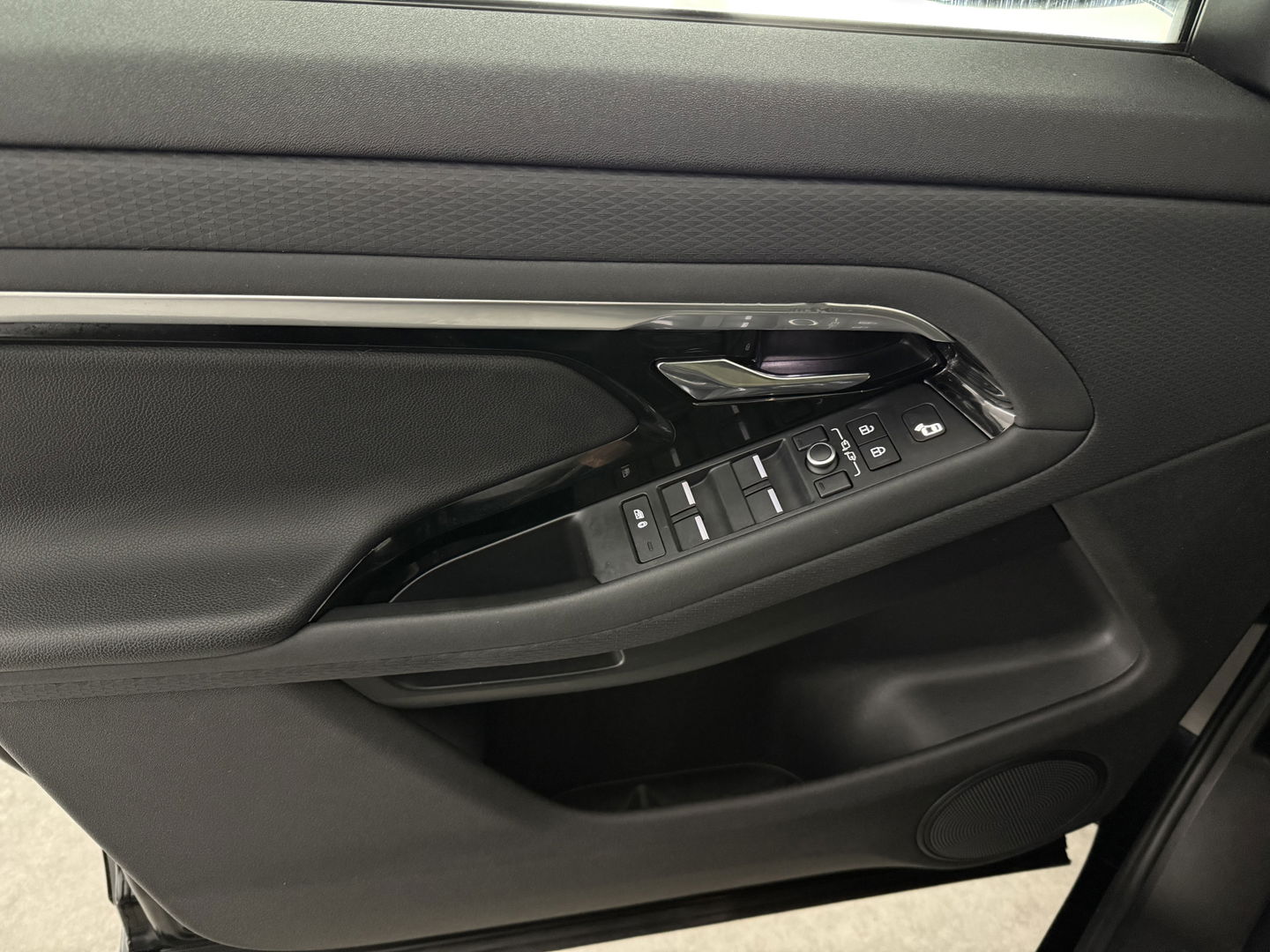 Land Rover Range Rover Evoque 1.5 p300e AWD 309PK R-Dynamic S | 360° | Virtual | Carplay | Adaptive Cruise | Trekh. | Leder | Dodehoek
