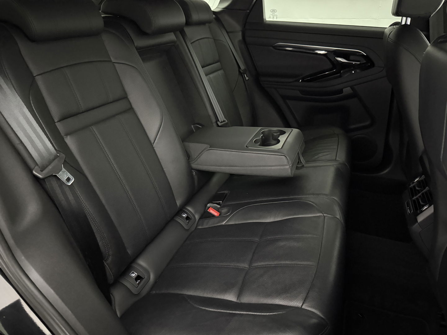 Land Rover Range Rover Evoque 1.5 p300e AWD 309PK R-Dynamic S | 360° | Virtual | Carplay | Adaptive Cruise | Trekh. | Leder | Dodehoek