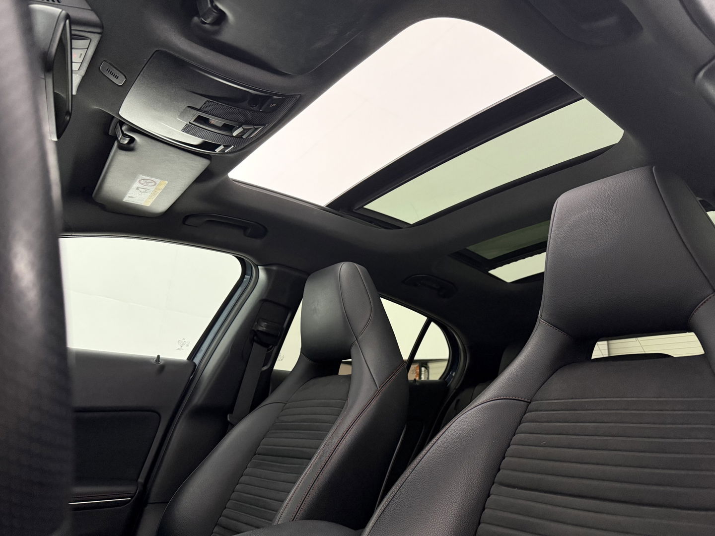 Mercedes-Benz GLA 180 AMG Limited | Pano | Camera | Trekh. | Cruise | Navigatie | LED | Parkeersens. l NAP