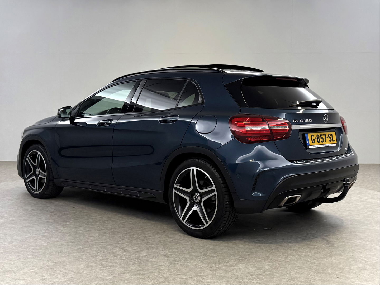 Mercedes-Benz GLA 180 AMG Limited | Pano | Camera | Trekh. | Cruise | Navigatie | LED | Parkeersens. l NAP