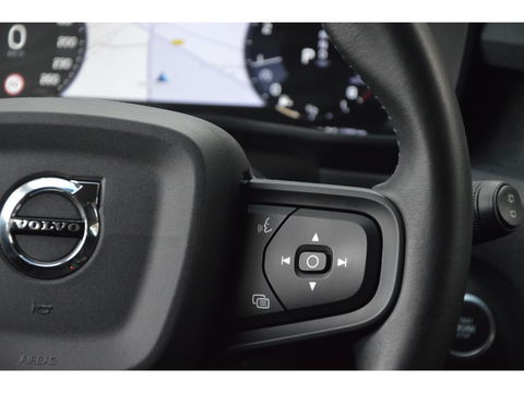 Volvo XC40 T2 Momentum | Camera | Apple CarPlay | Cruise Control | Bluetooth |