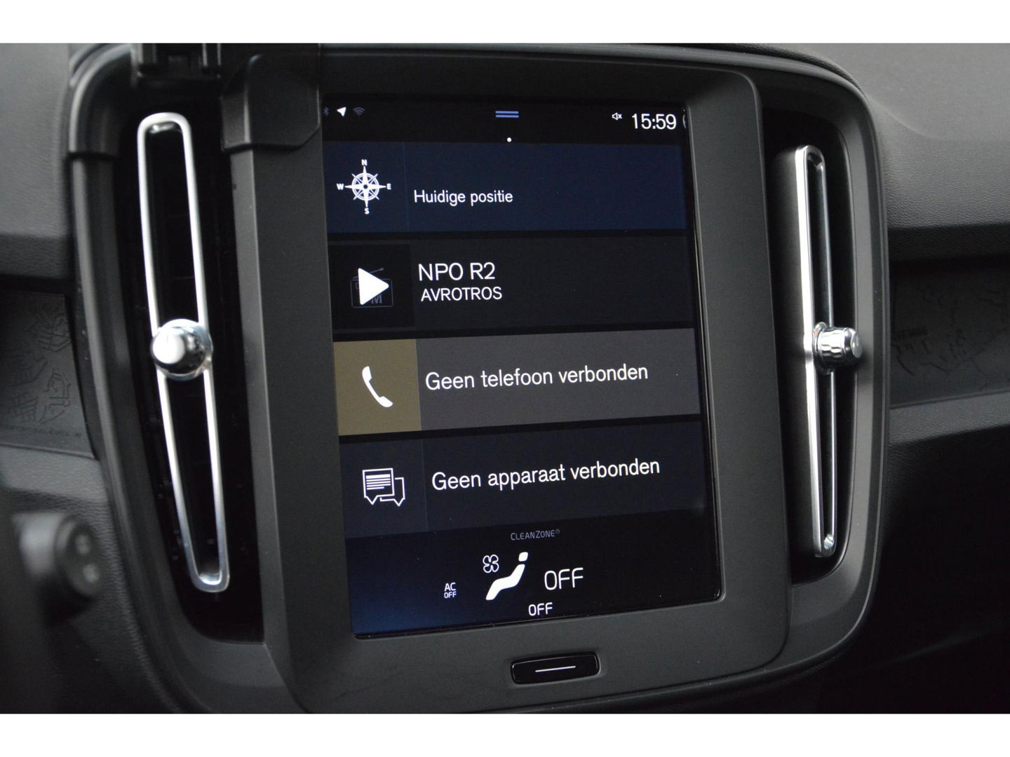 Volvo XC40 T2 Momentum | Camera | Apple CarPlay | Cruise Control | Bluetooth |
