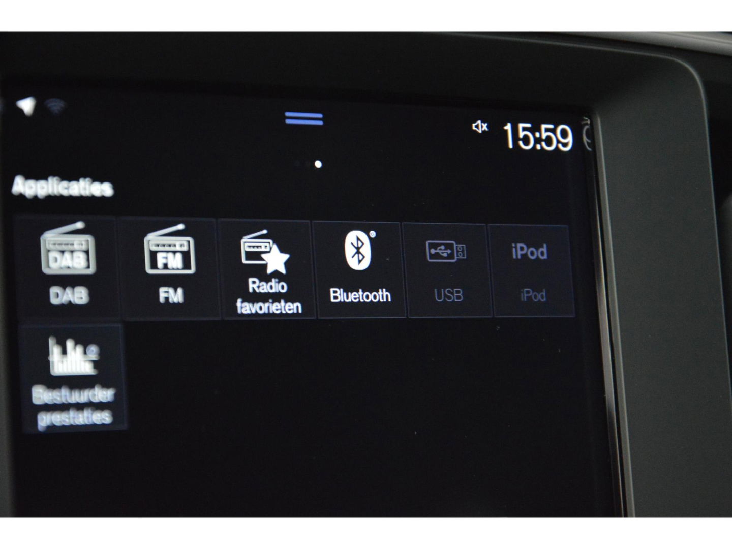 Volvo XC40 T2 Momentum | Camera | Apple CarPlay | Cruise Control | Bluetooth |