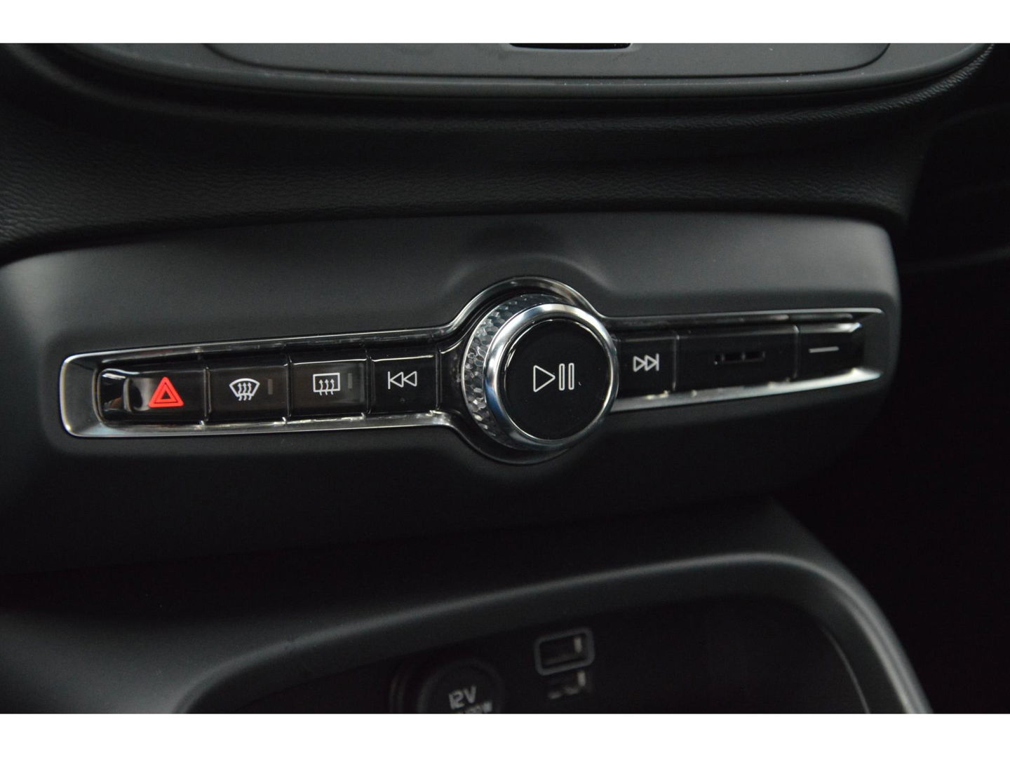 Volvo XC40 T2 Momentum | Camera | Apple CarPlay | Cruise Control | Bluetooth |