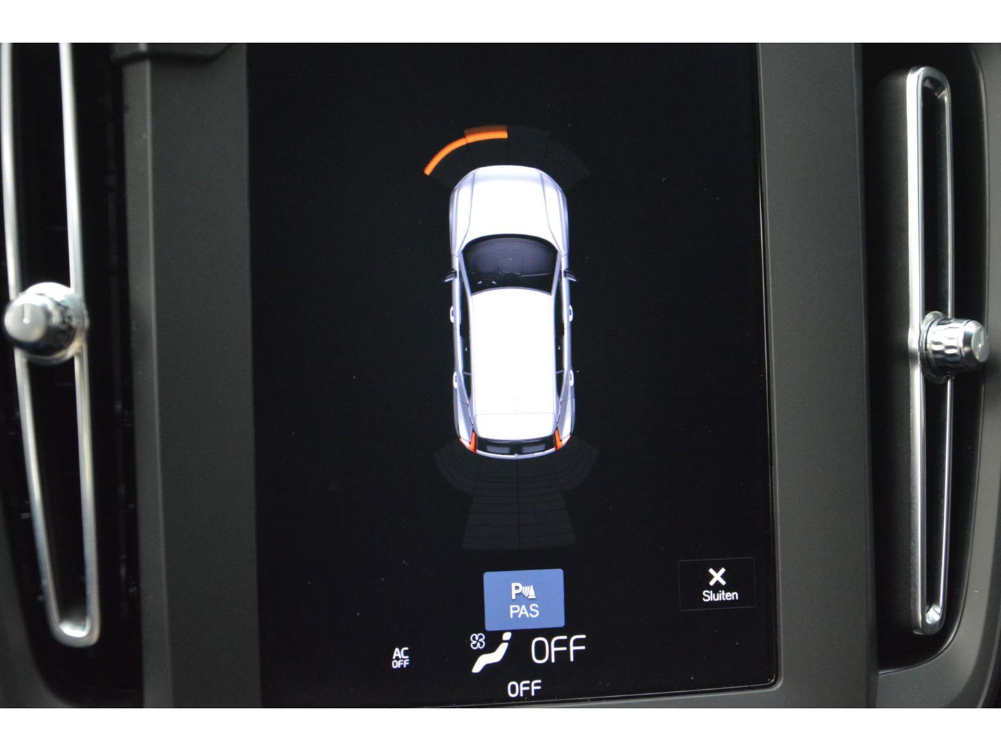 Volvo XC40 T2 Momentum | Camera | Apple CarPlay | Cruise Control | Bluetooth |