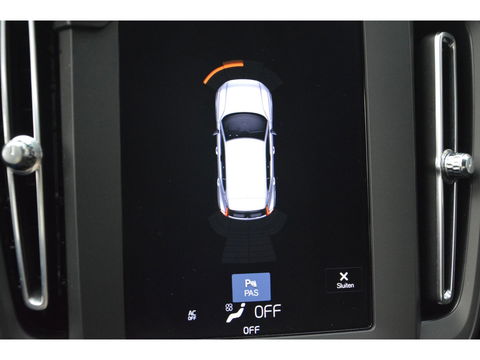 Volvo XC40 T2 Momentum | Camera | Apple CarPlay | Cruise Control | Bluetooth |
