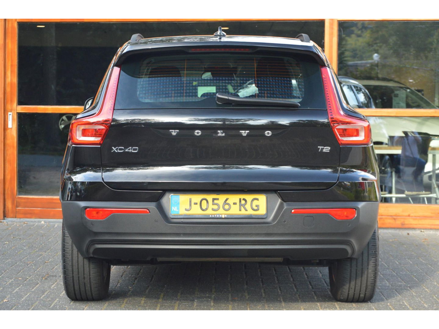 Volvo XC40 T2 Momentum | Camera | Apple CarPlay | Cruise Control | Bluetooth |
