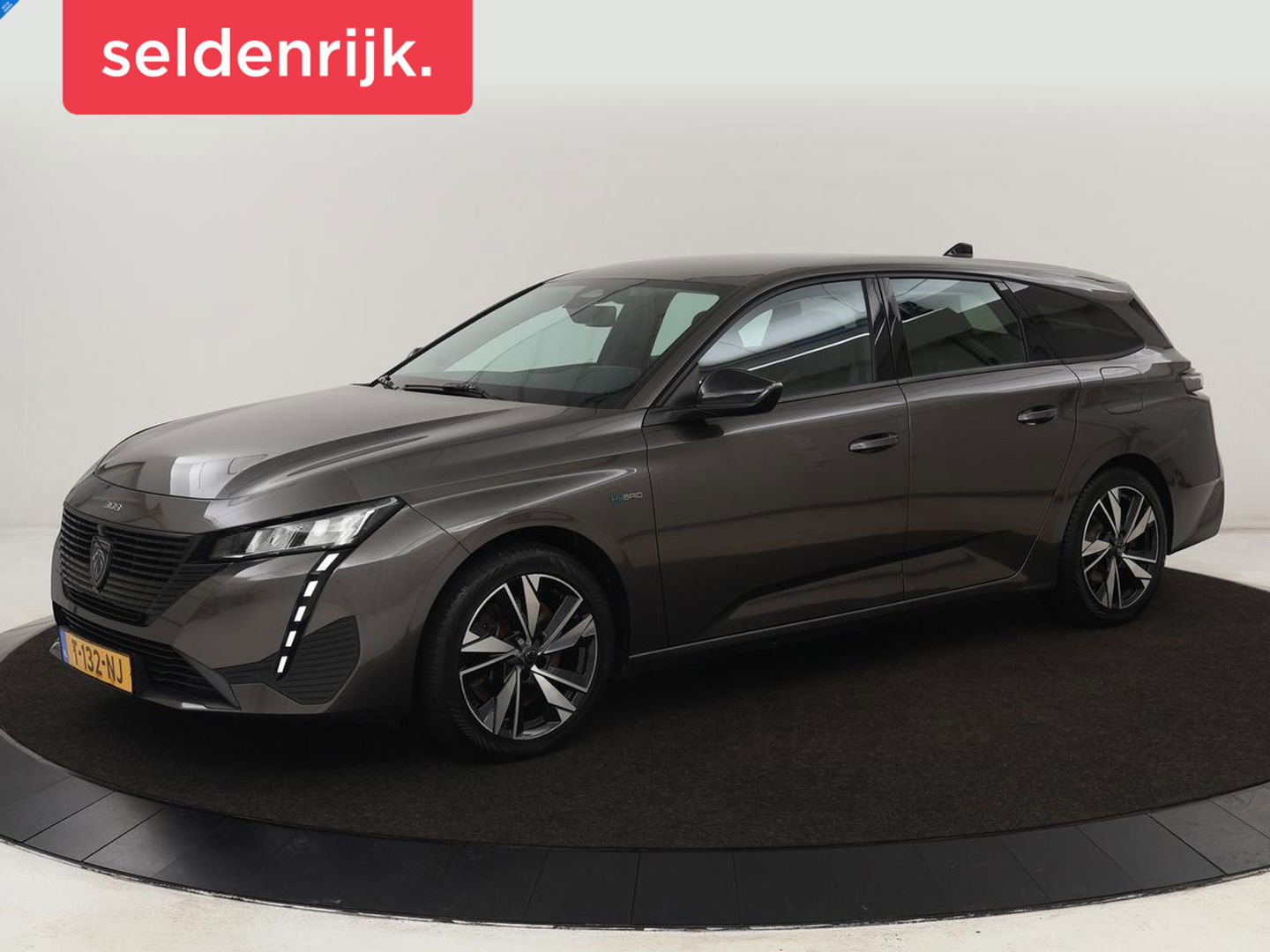 Peugeot 308 1.6 PHEV Active Pack Business | Stoelverwarming | Half leder | Trekhaak | Navigatie | Full LED | Carplay | Sportstoelen | Digital Cockpit | Plug In