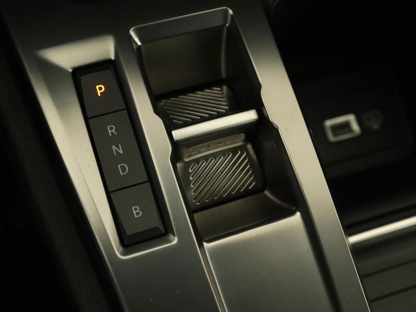 Peugeot 308 1.6 PHEV Active Pack Business | Stoelverwarming | Half leder | Trekhaak | Navigatie | Full LED | Carplay | Sportstoelen | Digital Cockpit | Plug In